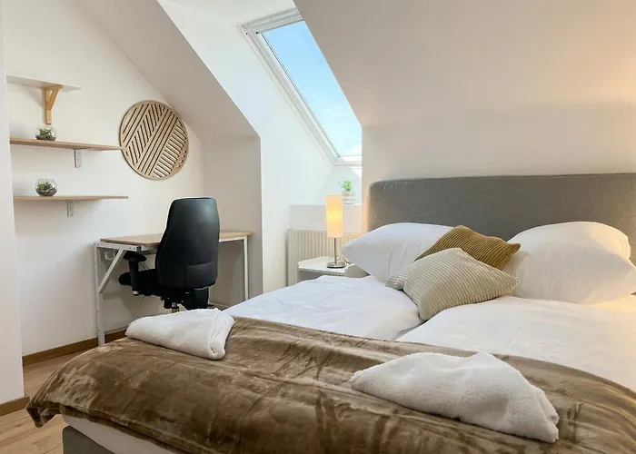 Modern Private With Balcony Near Belvedere Palace Διαμέρισμα