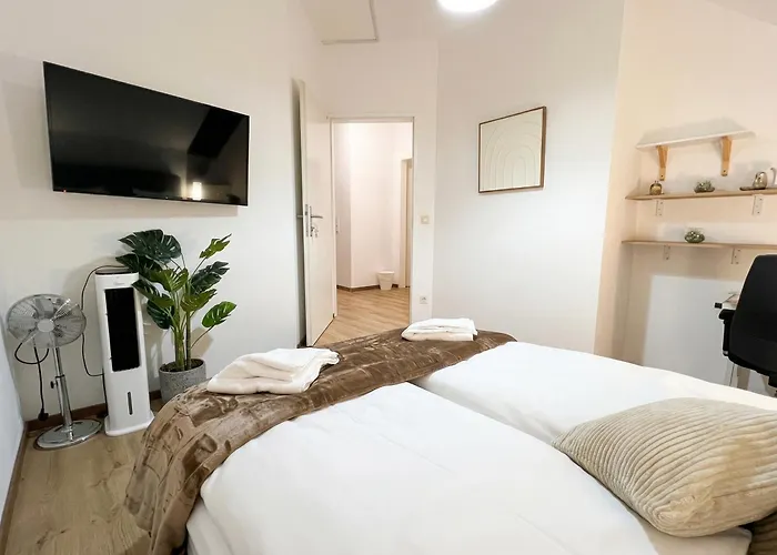 Modern Private With Balcony Near Belvedere Palace Διαμέρισμα Βιέννη