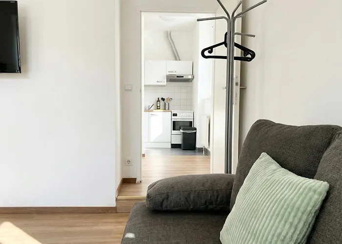 Modern Private With Balcony Near Belvedere Palace Διαμέρισμα *