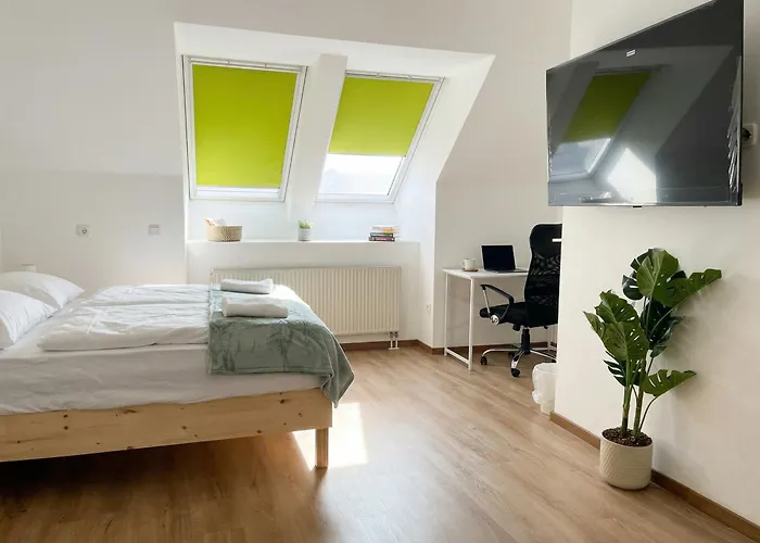 Modern Private With Balcony Near Belvedere Palace *