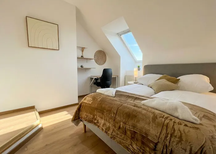 Modern Private With Balcony Near Belvedere Palace Διαμέρισμα