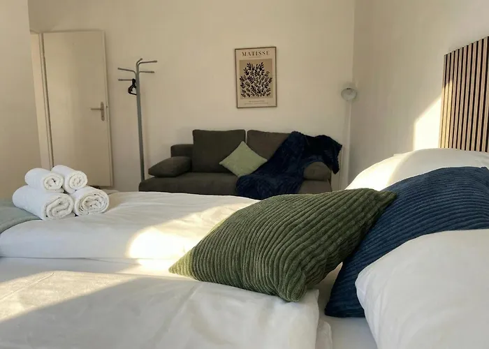 Modern Private With Balcony Near Belvedere Palace *