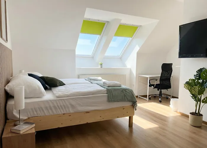 Modern Private With Balcony Near Belvedere Palace Διαμέρισμα Βιέννη