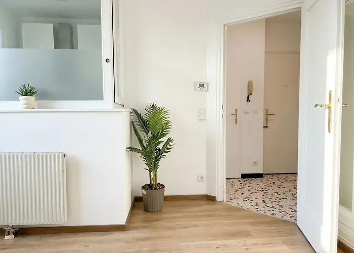 Modern Private With Balcony Near Belvedere Palace Διαμέρισμα