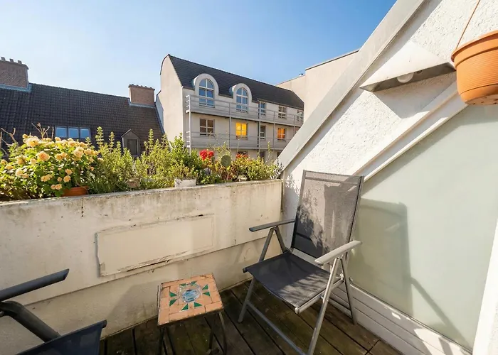 Modern Private With Balcony Near Belvedere Palace Διαμέρισμα *
