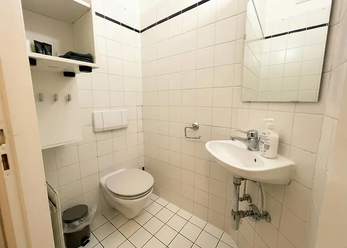 Modern Private With Balcony Near Belvedere Palace Διαμέρισμα *